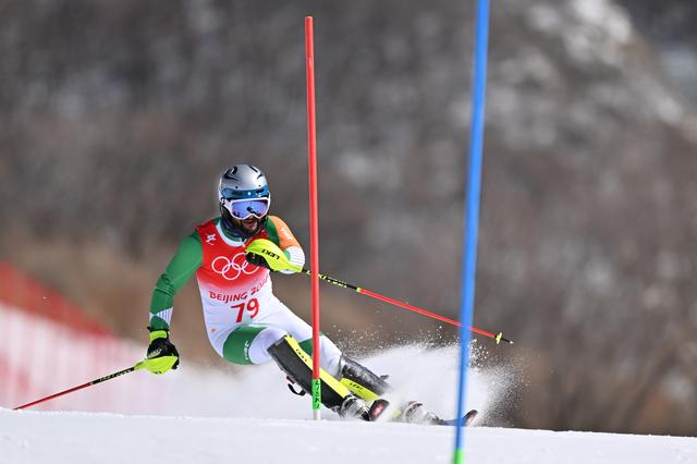  阿里夫·汗在北京冬奥会的比赛中。新华社记者 陈益宸 摄