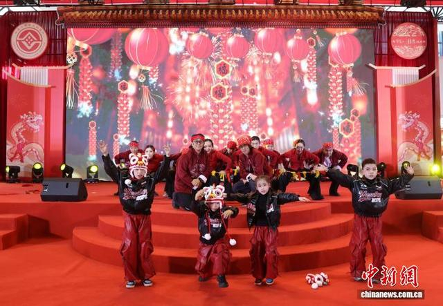 图为开幕式现场表演。中新社记者 于晶 摄