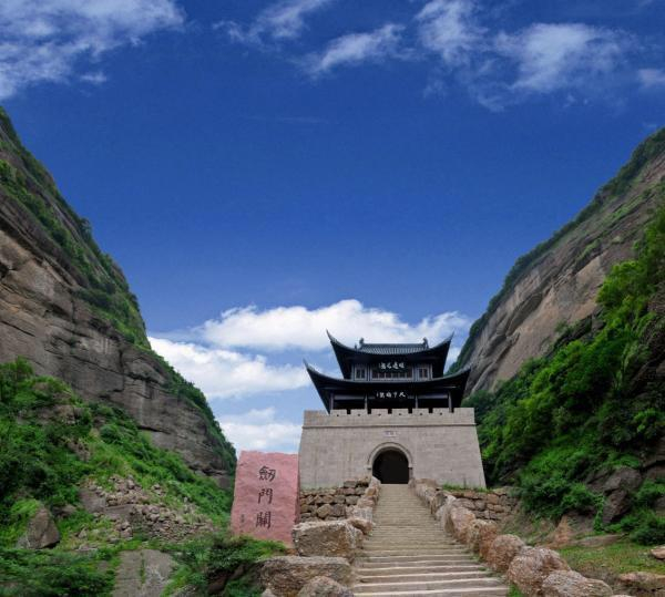 剑门关 _ 百科|剑阁县|四川省|峭壁|剑门山|剑门景区_新浪新闻