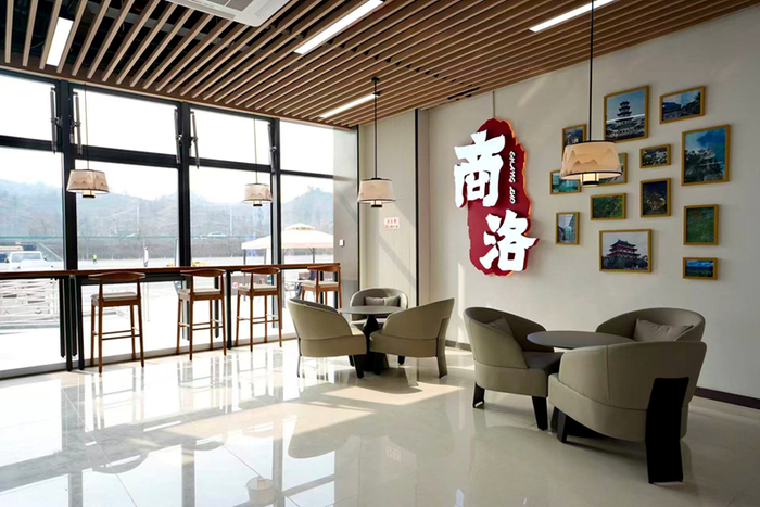 服务区内景