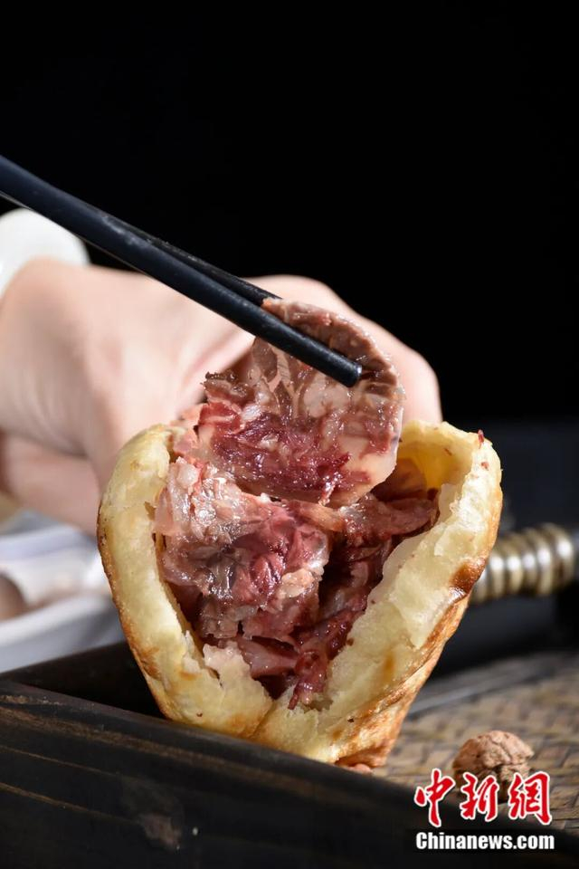 驴肉火烧。保定市文化广电和旅游局 供图