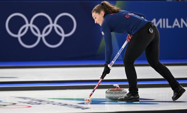 ↑2月4日，英国队珍妮弗·多兹在对阵挪威队的比赛中。新华社记者 连漪 摄