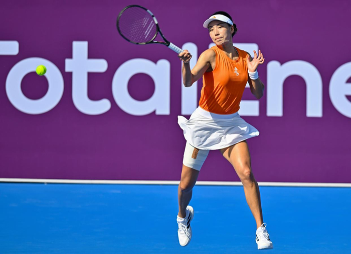 2月9日，王欣瑜在比赛中回球。新华社发（尼库摄）