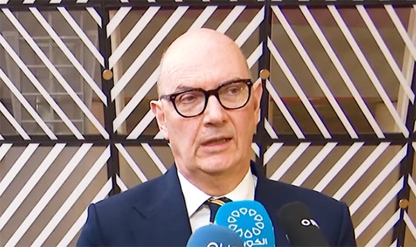 法国经济、财政和工业、能源与数字主权部部长莱斯屈尔 视频截图