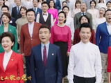 央视主持齐唱国歌震撼场面，康辉海霞领唱！音乐响起让人热...