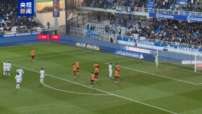 　　△2月8日，在欧塞尔对阵巴黎FC的比赛中，两队最终0比0战平