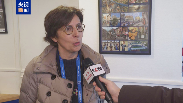 　　△欧塞尔旅游局局长安妮克·索托接受总台记者采访