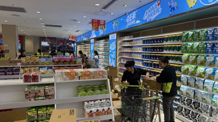 记者探访开业前夕的海口天街旺豪日用消费品免税店。记者 单正党 摄