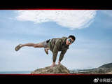 难怪能跟吴奇隆当朋友！这拍照姿势，没十年学不来！