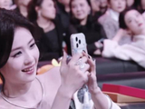 白鹿演我看见熟人上台拿奖，立马掏出手机给他直拍哈哈哈哈！