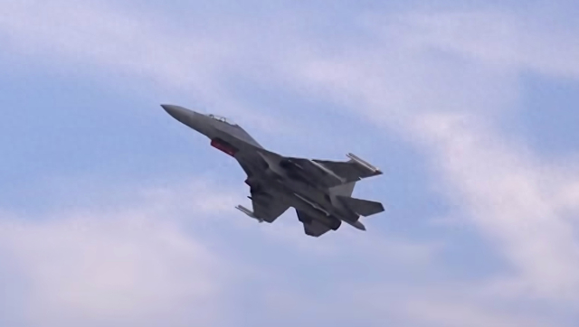 (资料图)“正义使命-2025”演习中起飞参演的歼-16战机 央视军事