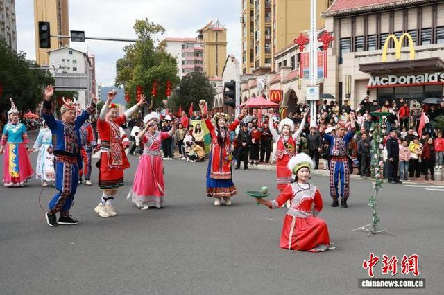 图为抛陀螺。华安县融媒体中心供图