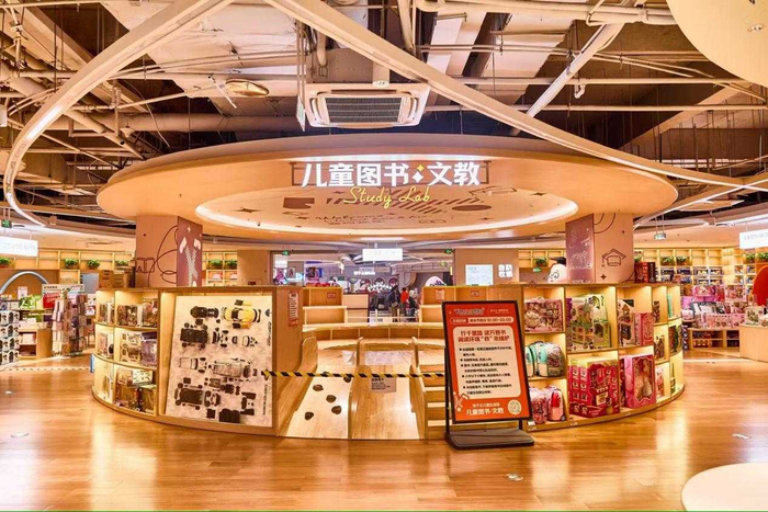 位于南京市浦口区的弘阳家居江北店，设置了亲子业态