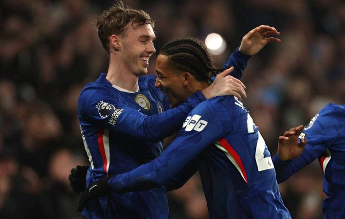 但英超本赛季欧战积分非常出色，下赛季大概率有5个欧冠名额，而蓝军多赛一场领先身后的利物浦5分，主动权在自己手中。