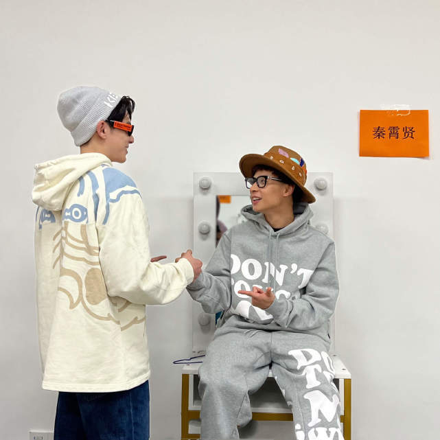 讨论：你会因为喜欢《快乐大本营》而抵制《你好星期六》吗？