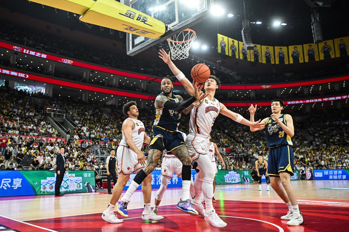 莫兰德对于内线的冲击对赢球颇有帮助。