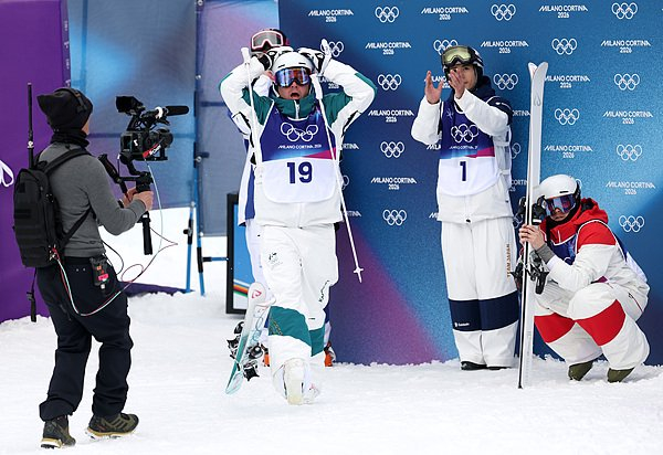 选手们等待成绩（视觉中国）