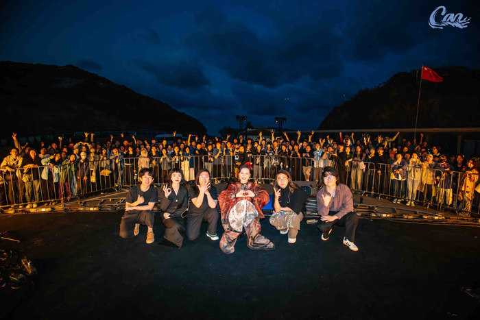 龚琳娜和声无哀乐乐队演出。  受访者供图