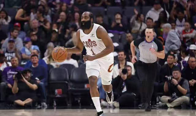 整体来看，骑士整场展现出了强队应有的实力和冷静。无论是上半场奠定的领先优势，还是下半场对比赛节奏的有效掌控，都显得游刃有余。梅里尔和米切尔的得分爆发加上艾伦的内线稳定输出，共同编织了一场酣畅淋漓的大胜。而奇才则需从失利中吸取教训，特别是在防守如何限制对方核心球员发挥方面亟待提升。随着本场比赛的尘埃落定，骑士继续朝着季后赛深度迈进，而奇才的重建征程仍然任重道远。