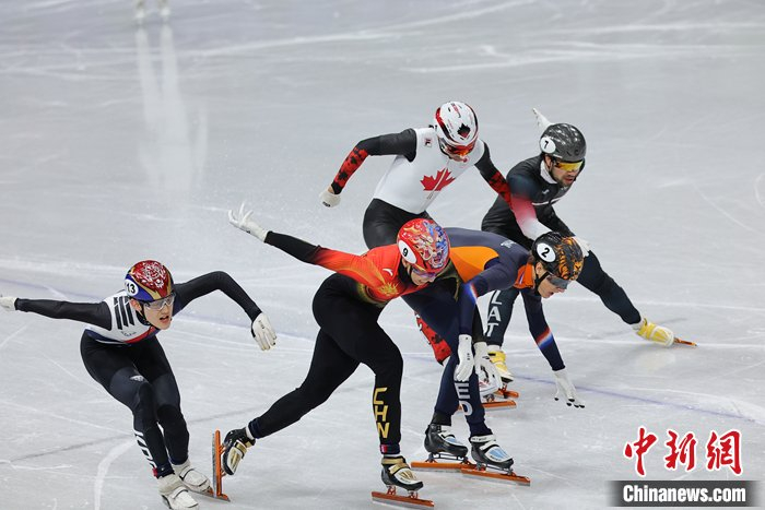 孙龙在比赛中 中新社记者 骆云飞 摄