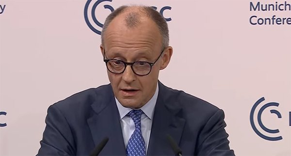 当地时间2月13日，德国总理默茨在第62届慕尼黑安全会议上发表演讲。 视频截图