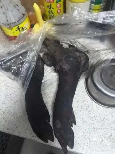 事发时晓晨（化名）所吃猪脚。（受访者供图）