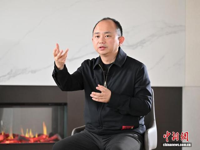 浙江省网联会副会长、无忧传媒创始人兼CEO雷彬艺接受中新网“同心会客厅”专访。 李太源 摄