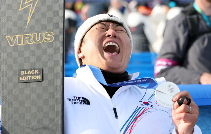 ▲金相谦在冬奥单板滑雪的男子平行大回转项目夺银