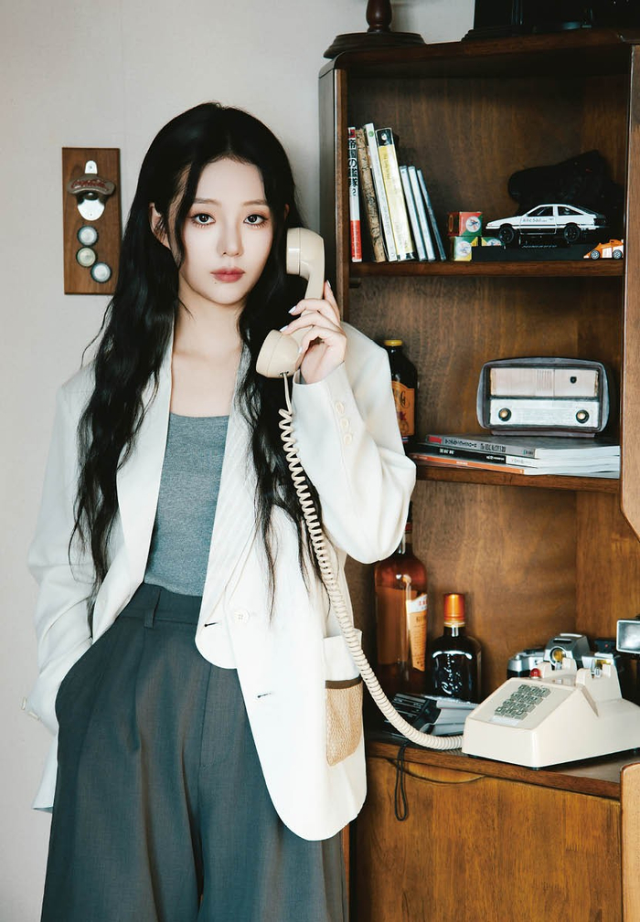 上图：徐艺真对自身“短剧女王”的定位有了更深远的思考。