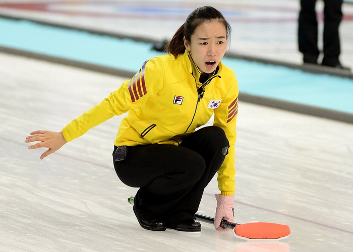 2014年索契冬奥会，金智善代表韩国队出战，这是韩国女子冰壶队首次参加冬奥会（视觉中国）