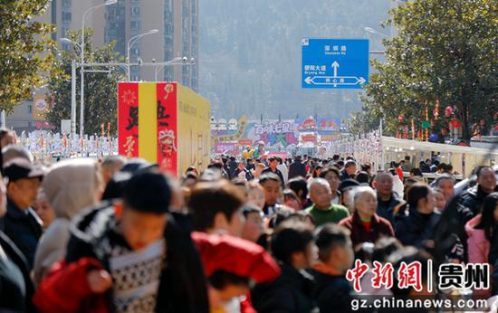 “百味七星·马年大集”2026年新春集市。周海东 摄