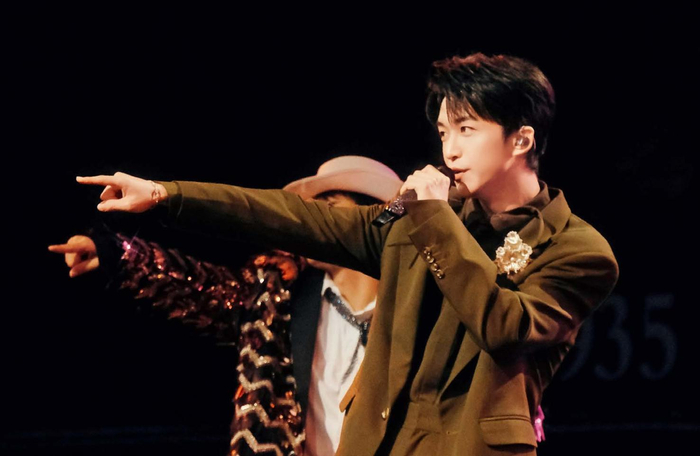 2025年9月28日，澳门，黄子弘凡在2025大湾区电影音乐晚会上演唱歌曲《卡拉永远OK》。（黄子弘凡工作室供图）