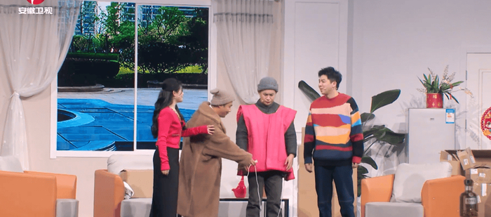 从，2011，年到，2025，年，宋小宝在春晚舞台上留下了众多经典作品。每一个小品都承载着他对生活的感悟和对喜剧的热爱，他用独特的幽默和敏锐的洞察力，为观众带来了无数的欢笑与感动。在这些作品中，你最喜欢哪一个呢？欢迎在评论区分享你的观点和感受，一起回味那些精彩的春晚小品瞬间。