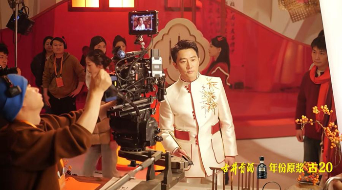 　　演员黄轩惊喜亮相春晚合肥分会场。