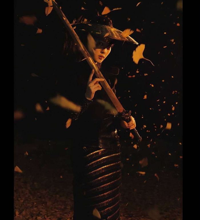  白鹿无疑是一位多才多艺、充满魅力的艺人，她通过自己的努力与才华，在娱乐圈稳稳站稳了脚跟。每一部作品的背后，都是她对演艺事业的无尽热爱与付出，而她的成绩和荣誉也正是对她不懈奋斗的最好回报。