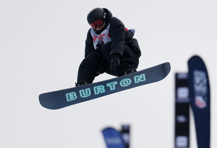 时隔多年，佩茨重新回到了单板滑雪赛场上