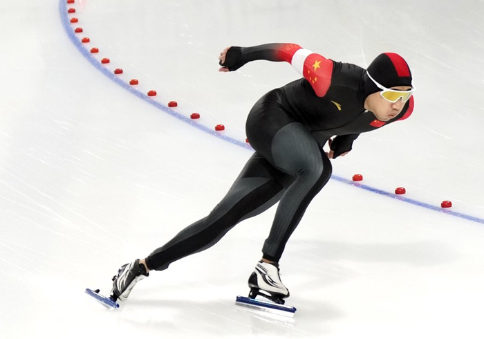 2025年亚冬会，高亭宇在100米、500米和短距离团体追逐三个项目中收获金牌
