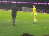 今时不同往日！凯指导同意被替换下场，微笑+鼓励球队第三门将