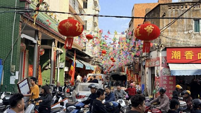 梅菉的老街“十字街”。除特殊标注，本文图片均由澎湃新闻记者吴怡 摄 