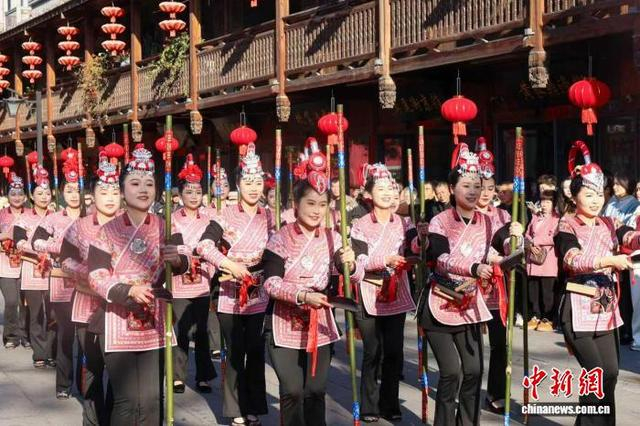 春节前夕，罗源县第二届“凤凰集”赶圩文化活动在后张溪尾历史文化街区举行。林志坚 摄