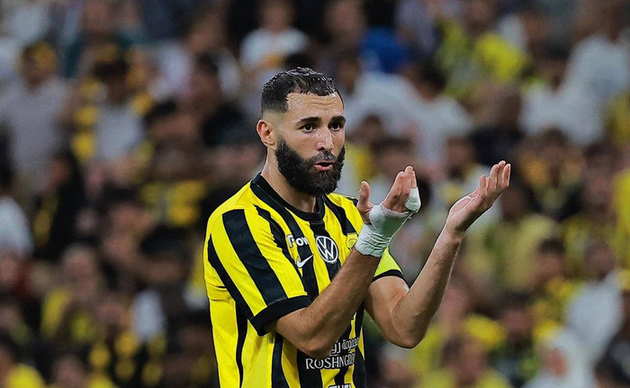 回顾皇马历史，众多名宿早已证明，欧冠荣耀绝非简单的个人英雄主义累加，而是教练智慧和球员协调的完美结晶。从迪斯蒂法诺到C罗，再到本泽马本人，真正的传奇都是那些善于依靠团队力量，共同创造辉煌的球员。本泽马斩获五次欧冠冠军及金球奖的经历，为姆巴佩提供了宝贵经验，他的忠告值得年轻的法国前锋深思熟虑和认真践行。唯有在默契无间的团队环境中，姆巴佩才能真正释放全部潜能，带领皇马迈向更高峰。