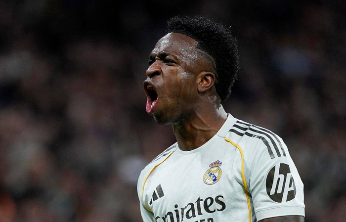 个人射手榜方面，尽管姆巴佩缺阵，但他依然以23球领跑。穆里奇紧随其后有15球，托雷斯以12球位列第三。维尼修斯本场梅开二度后，总进球数达到8个，成功挤进射手榜前十，与拉菲尼亚、埃尔南德斯并列，显示出极佳的竞技状态。