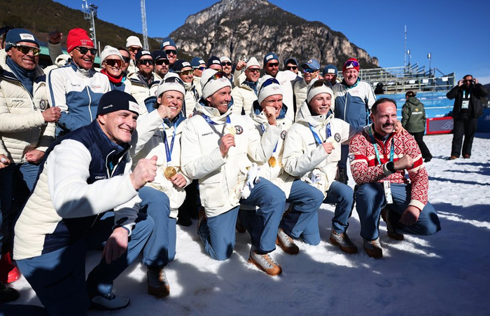 克莱博的外公卡雷（前排左一）是他滑雪的启蒙导师（视觉中国）