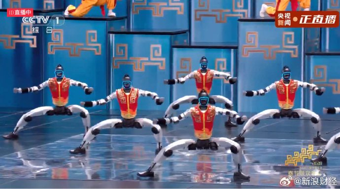 马年春晚上演的机器人武术节目《武BOT》具体有哪些高难度动作?|宇树科技|央视春晚|登场|威风凛凛|广东卫视龙年湾区春晚_新浪新闻