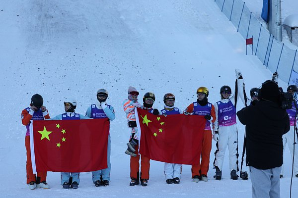 中国队包揽去年空中技巧混合团体世界杯前两名
