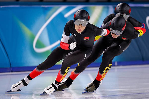 中国队向速度滑冰男子团体追逐赛决赛发起冲击
