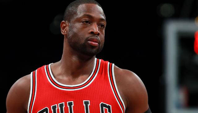 虽然科比的职业生涯成就更为显赫，但从对位角度来看，韦德的实力也不容小觑。值得一提的是，两人的年龄差距较大，科比是1996年的选秀，韦德则是2003年的选秀，两者之间相差7年。这使得他们的巅峰期并未完全重合，从这一角度来看，科比的职业生涯确实更为悠长和成功。