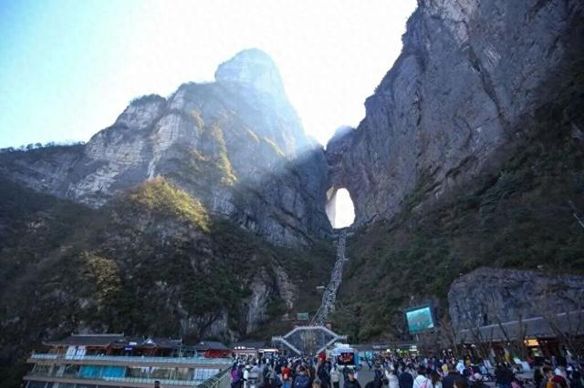 张家界天门山景区迎来春节客流高峰（来源：湖南省文旅厅）