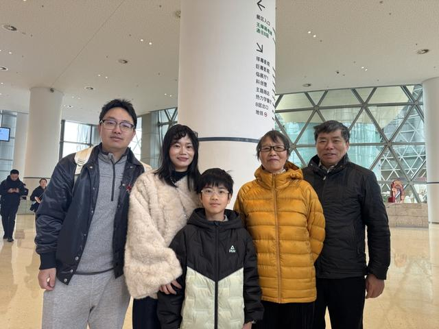 李女士一家合影。 澎湃新闻记者 徐亦嘉 图
