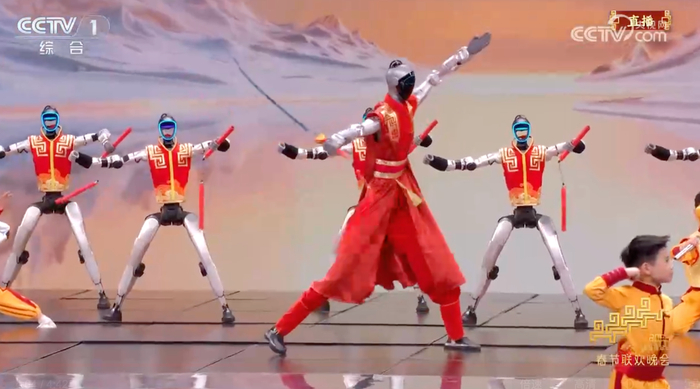 宇树H2人形机器人耍剑。央视新闻截图